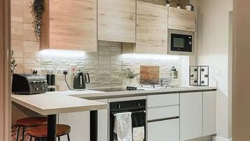 Fridge, microwave, oven, stovetop