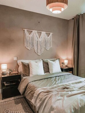 1 bedroom, desk, free WiFi, bed sheets - Stylish 1Bed Apartment in Sheffield CC (Sheffield)
