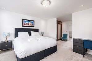 5 bedrooms, iron/ironing board, free WiFi, bed sheets