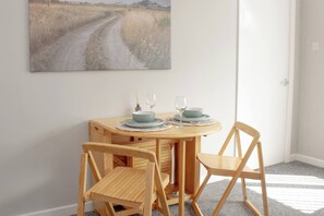 Dining - Cosy 3Bed Bungalow in West Kirby, Free Parking (West Kirby)