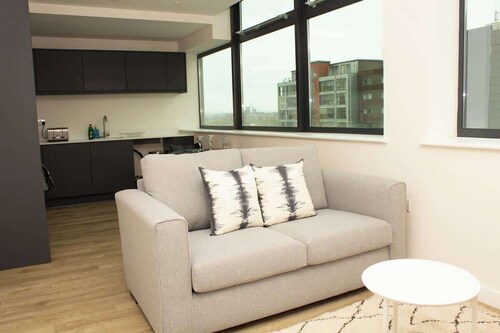 Dashing 1BR Penthouse near MCR Stadiums
