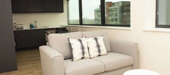 Dashing 1BR Penthouse near MCR Stadiums