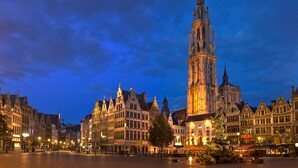 A historic city square with a prominent cathedral and surrounding traditional buildings. - Kyoto Suites - Sleep inn Antwerp (Antwerp)