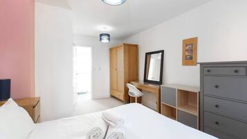 4 間睡房、熨斗/熨衫板、免費 Wi-Fi、床單