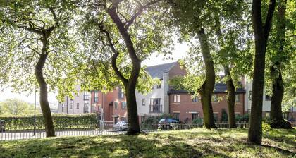 Homely 4BD Townhouse Next to Hanley Park