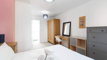 4 chambres, fer et planche à repasser, Wi-Fi gratuit, draps fournis