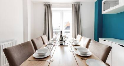 Homely 4BD Townhouse Next to Hanley Park