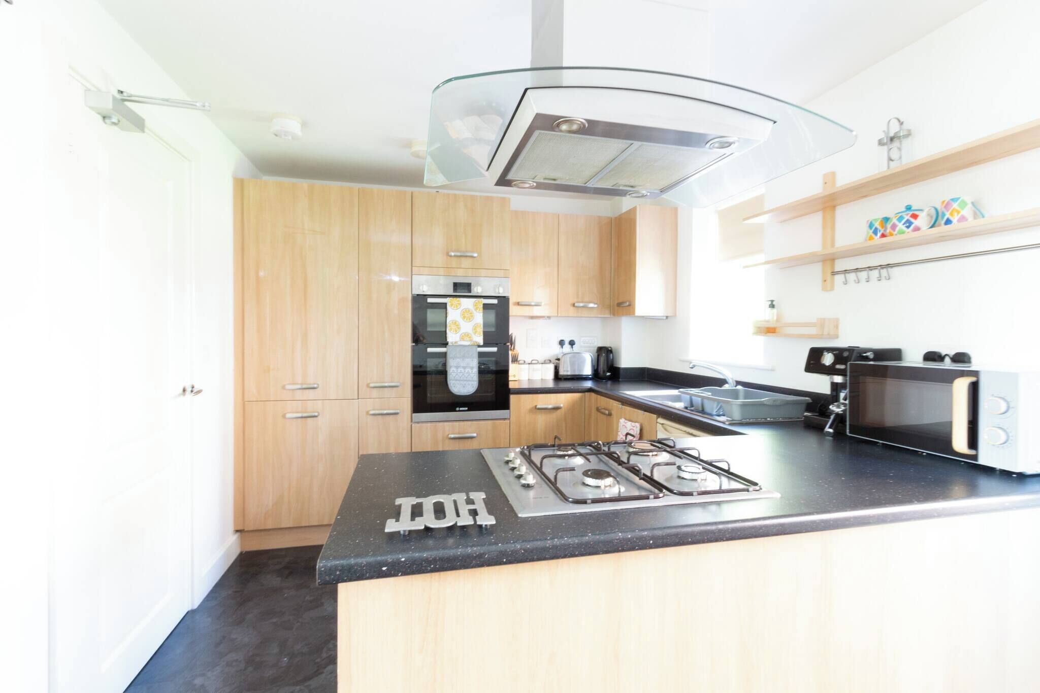 冰箱、微波炉、烤箱、炉灶