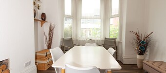 Lovely Private Rooms near MCR Centre