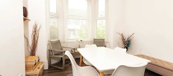 Lovely Private Rooms near MCR Centre