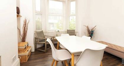 Lovely Private Rooms near MCR Centre