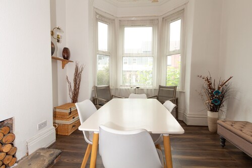 Lovely Private Rooms near MCR Centre