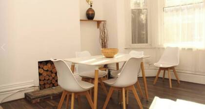 Homely Ensuite Room near City Centre