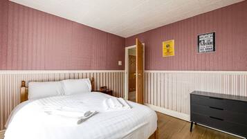 3 bedrooms, free WiFi, bed sheets