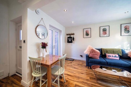 Chic Central House with Garden & Free Parking