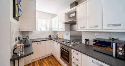 Chic Central House with Garden & Free Parking