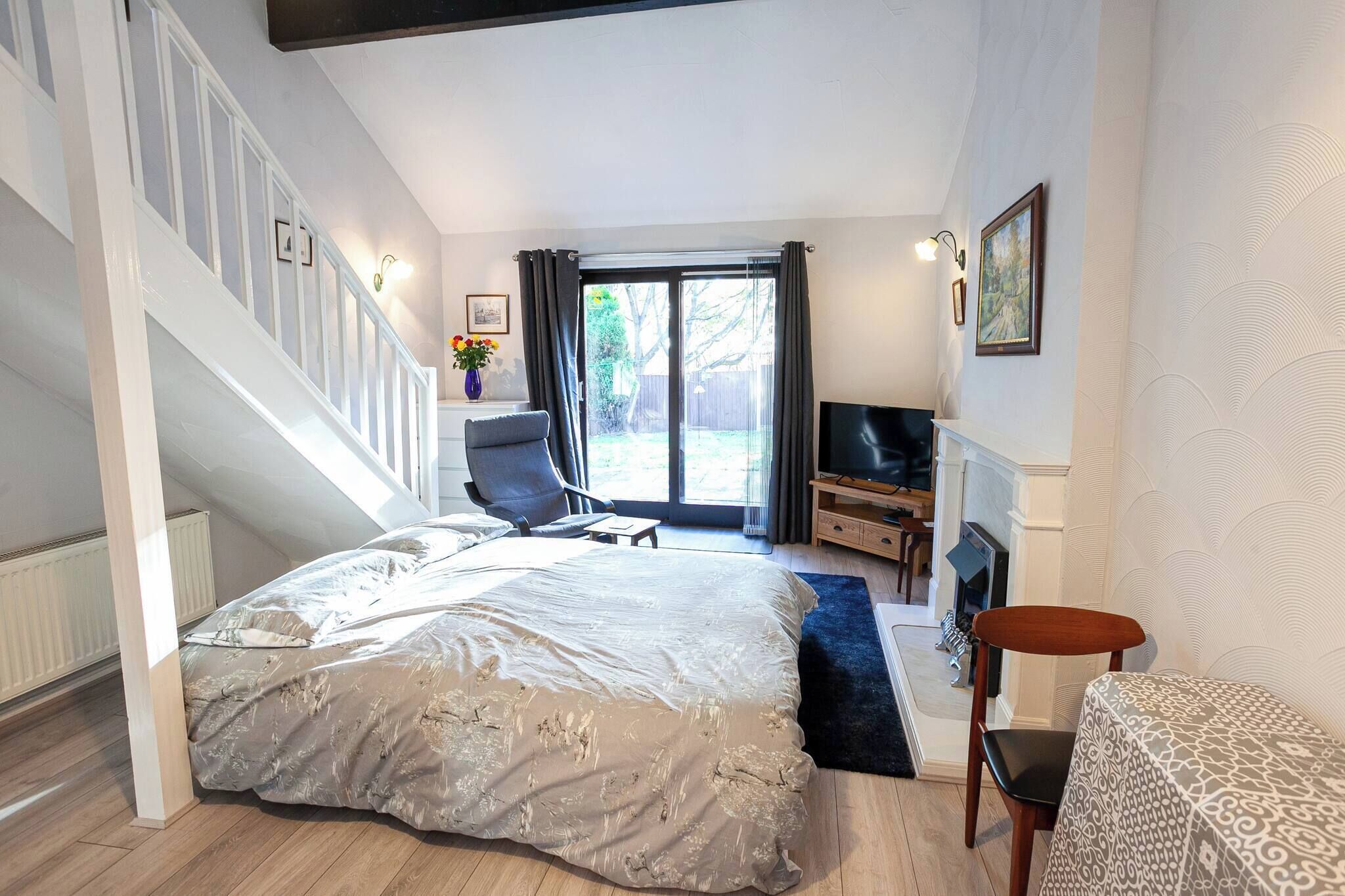 2 bedrooms, iron/ironing board, travel cot, free WiFi