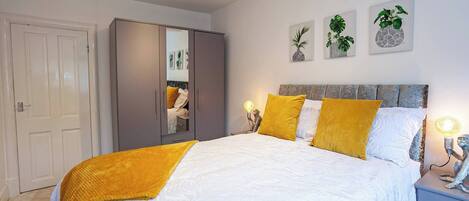 2 عدّة غرف نوم ومكواة/لوح كي وسرير سفر وواي فاي مجانًا