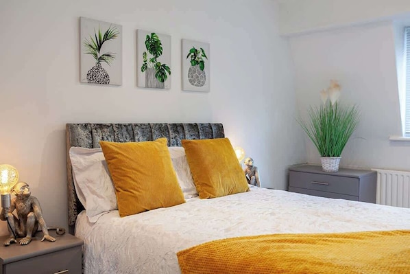3 bedrooms, iron/ironing board, travel cot, free WiFi