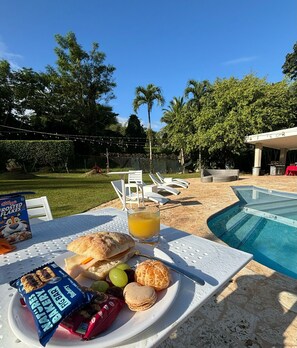 Desayuno continental gratuito y diario