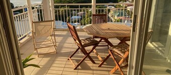 T2 Rénové et Terrasse VUE MER Proche Tartane