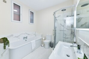 Apartment | Bathroom