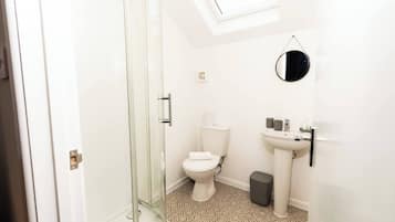 Shower, hair dryer, towels, shampoo