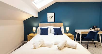 Cosy Large Ensuite Room in the Heart of Oldham