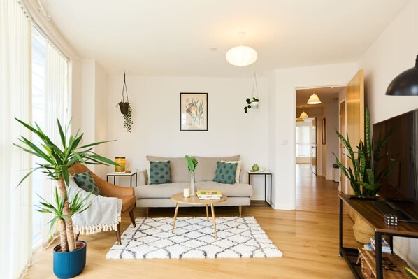 2 bedrooms - The Queensland Sanctuary - Trendy 2bdr Flat With Terrace (London)