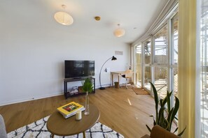 2 bedrooms - The Queensland Sanctuary - Trendy 2bdr Flat With Terrace (London)