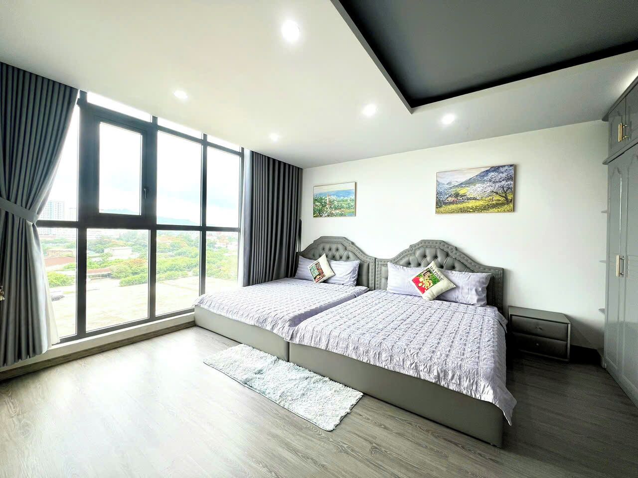 3 quartos, cofres nos quartos, Wi-Fi de cortesia, roupa de cama