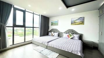 3 quartos, cofres nos quartos, Wi-Fi de cortesia, roupa de cama
