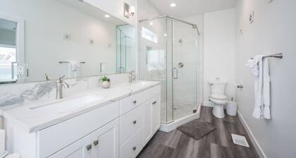 Sleeps 22! Two Houses! Game Rooms!