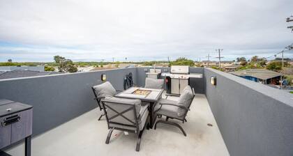 Sleeps 22! Two Houses! Game Rooms!