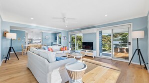 TV - 198 Mystery Bay Road, Mystery Bay (Mystery Bay)