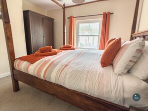 3 bedrooms, iron/ironing board, Internet, bed sheets