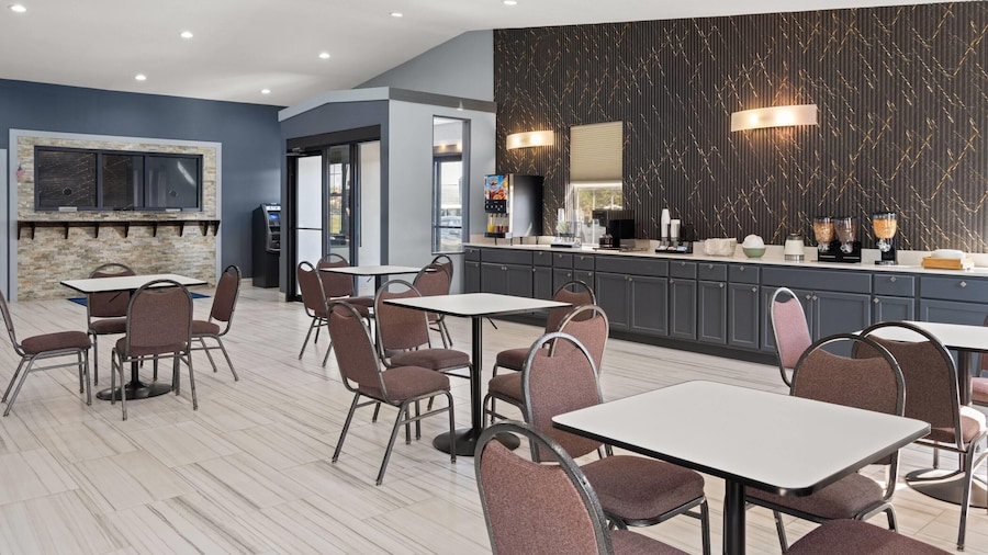 Super 8 by Wyndham Fort Wayne