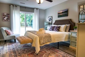 4 bedrooms, iron/ironing board, internet, bed sheets