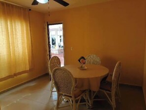 Dining - 2- Condominio Albatros mar Caribe (Juan dolio)