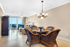 Condo, várias camas (The Pearl 404) | Opções para refeição