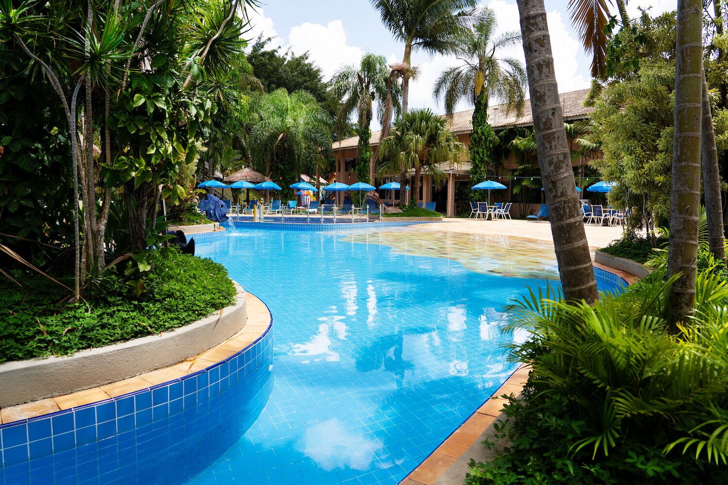 Piscina interna, 3 piscinas externas