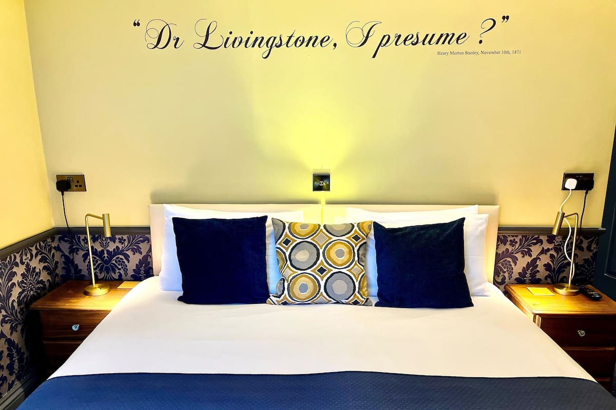 Luxury Apartment | In-room safe, laptop workspace, blackout curtains, iron/ironing board