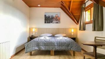 Standard Double or Twin Room | Minibar, soundproofing, free WiFi, bed sheets