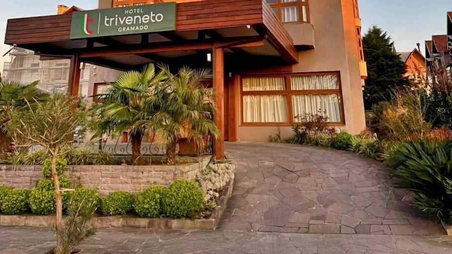 特里韦内托格拉马多酒店