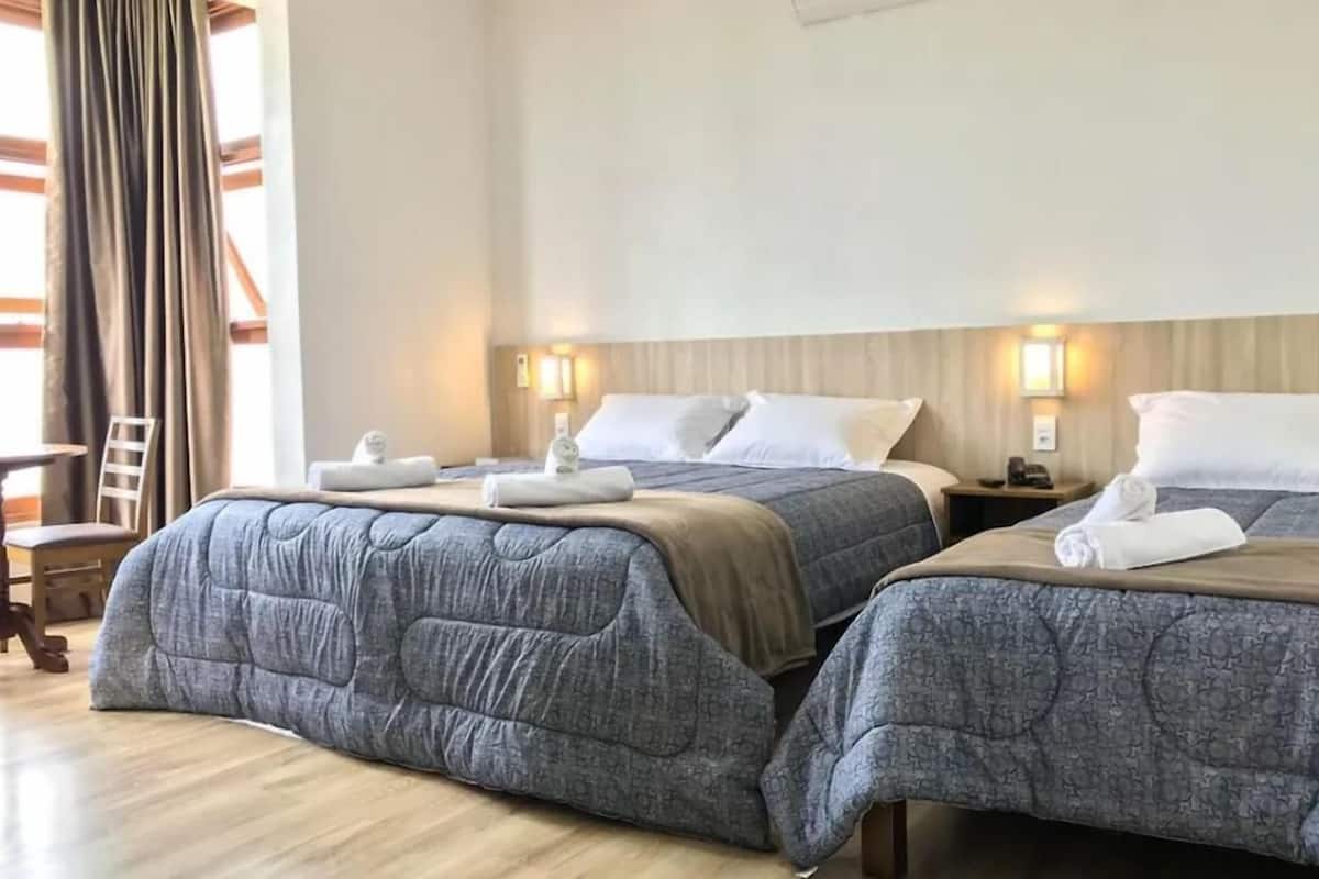 Minibar, kedap suara, Wi-Fi gratis, dan seprai linen