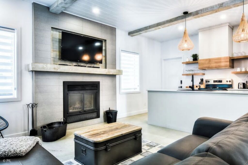 Smart TV, chimenea y reproductor de DVD 