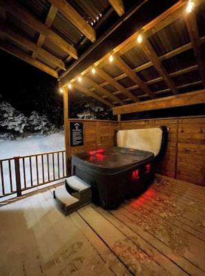 Indoor spa tub