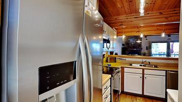 House (3 Bedrooms) | Property amenity