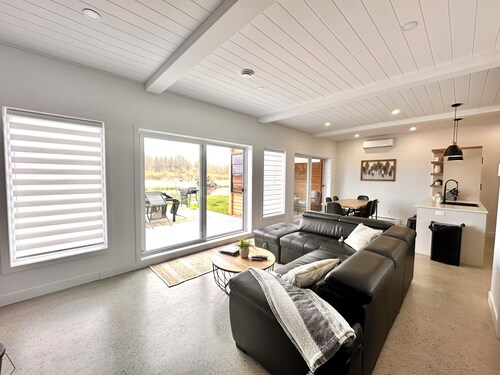 Chalet en bordure du canal le 236