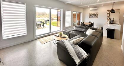 Chalet en Bordure du Canal le 236